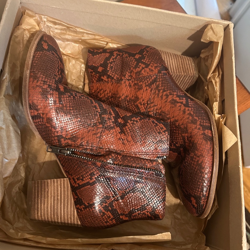 Stylish Snakeskin Ankle Boots in Red and Brown